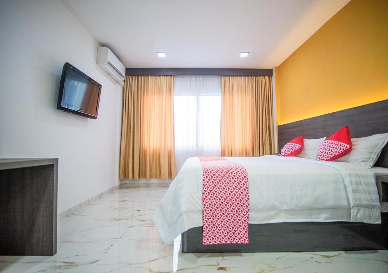Halim Hotel Tanjung Pinang Ngoại thất bức ảnh