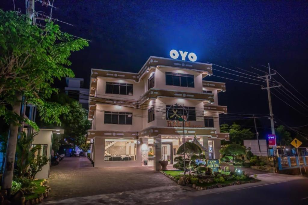 Halim Hotel Tanjung Pinang Ngoại thất bức ảnh
