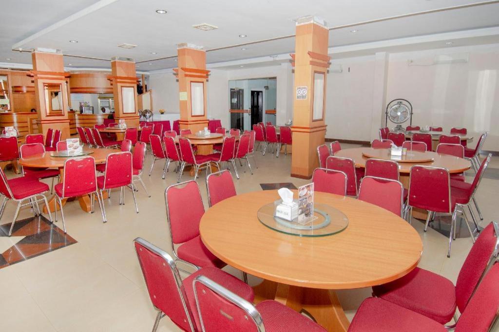 Halim Hotel Tanjung Pinang Ngoại thất bức ảnh